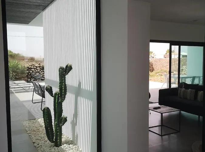 Montana Colorada Lajares